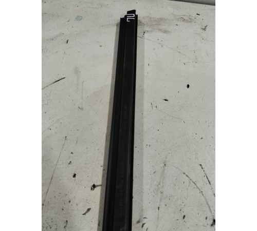 Уплотнитель стекла (передний левый внутренний)