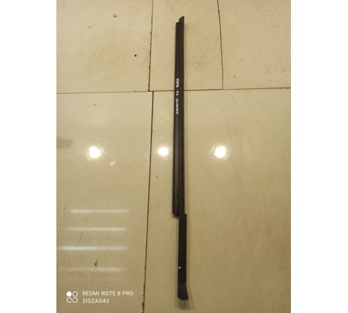 Уплотнитель стекла (передний, левый)