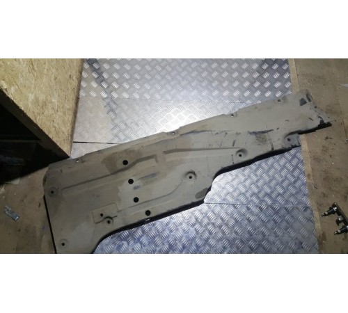 Защита днища кузова перед. прав.