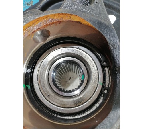 Кулак поворотный передний правый в сборе