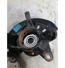 Кулак поворотный передний правый в сборе