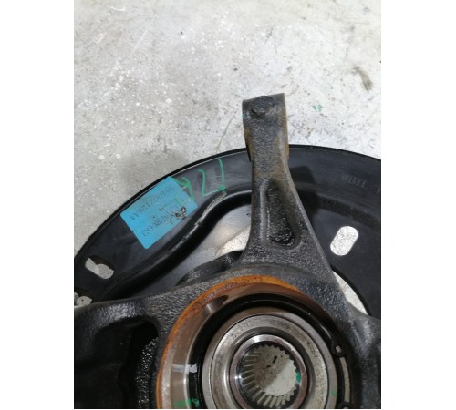 Кулак поворотный передний правый в сборе