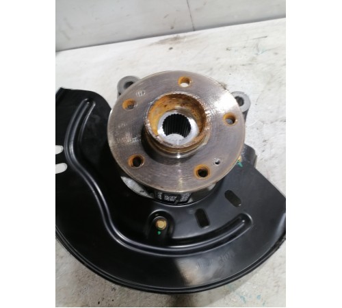 Кулак поворотный передний правый в сборе