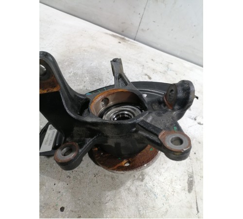 Кулак поворотный передний правый в сборе