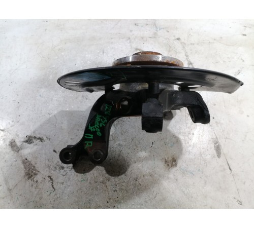 Кулак поворотный передний правый в сборе