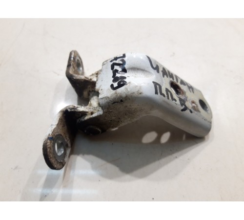 Петля двери (передняя, правая, верхняя)