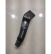 Крепеж крышки двигателя