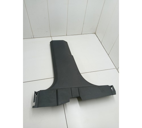 Обшивка центральной стойки (левая)