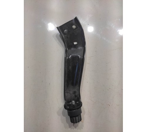 Крепеж крышки двигателя