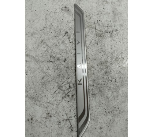 Накладка порога передняя левая