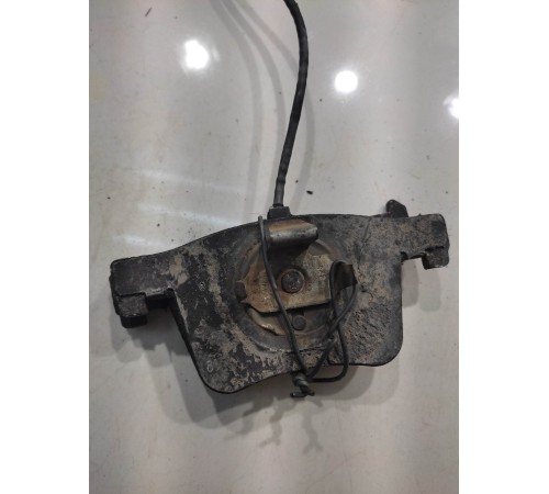 Тормозные колодки (передние левые)