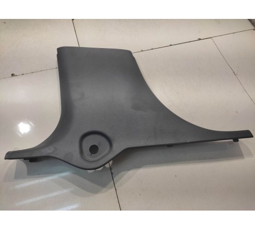 Обшивка центральной стойки (левая)