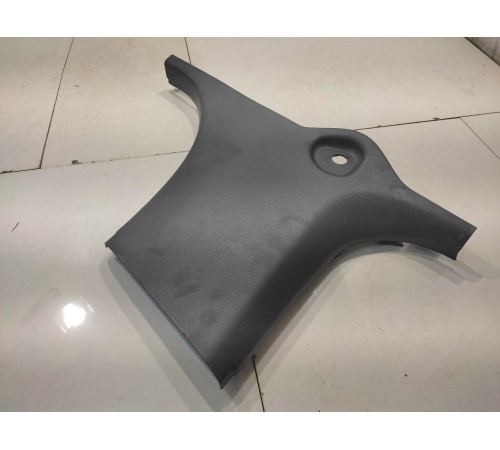 Обшивка центральной стойки (левая)