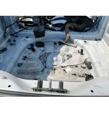 Ниша багажника запасного колеса