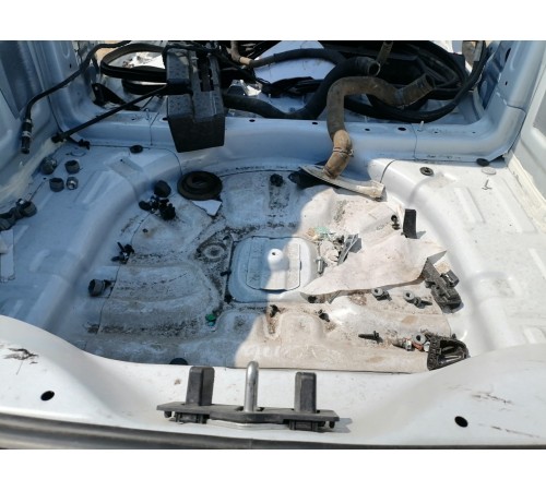 Ниша багажника запасного колеса