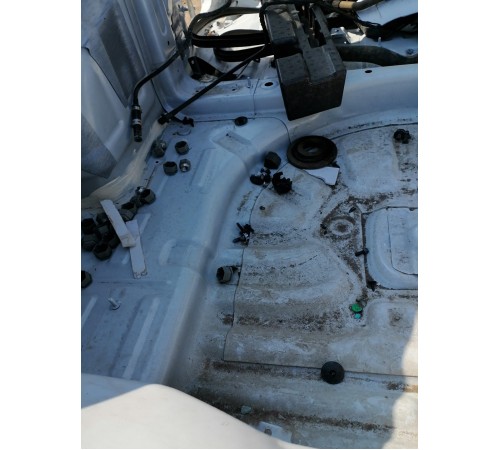 Ниша багажника запасного колеса