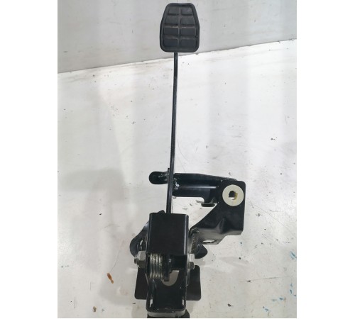 Педаль сцепления