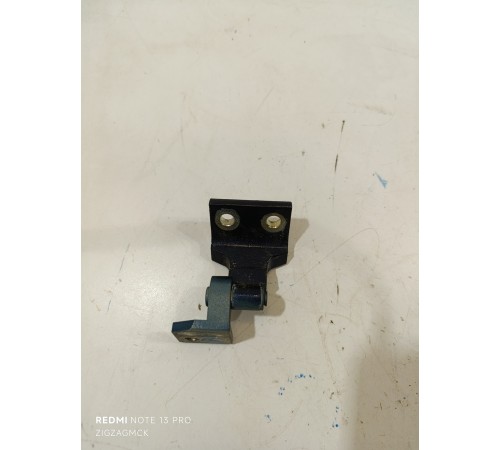 Петля двери задняя правая верхняя 