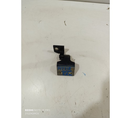 Петля двери задняя правая верхняя 