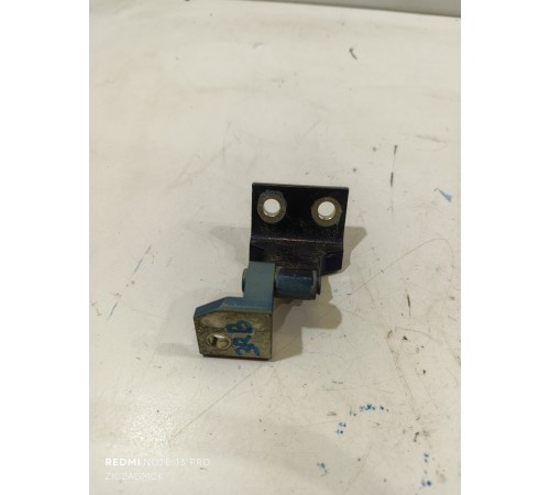 Петля двери задняя правая верхняя 