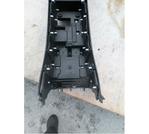 Подлокотник с бардачком