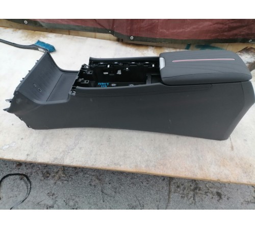 Подлокотник с бардачком