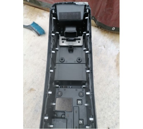 Подлокотник с бардачком