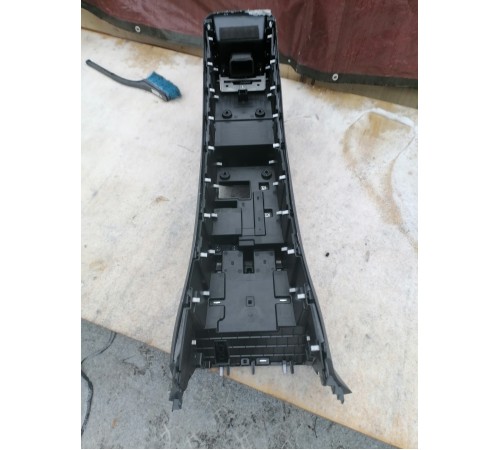 Подлокотник с бардачком