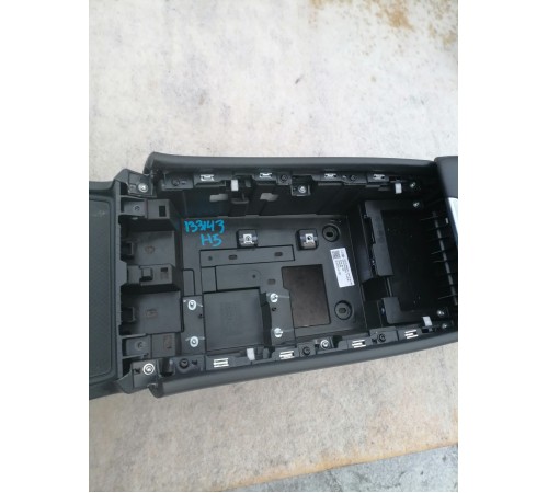 Подлокотник с бардачком