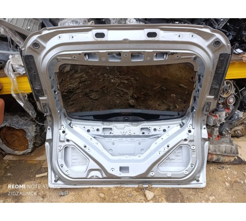 Дверь багажника в сборе