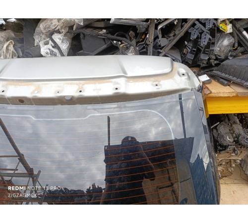 Дверь багажника в сборе