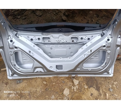 Дверь багажника в сборе