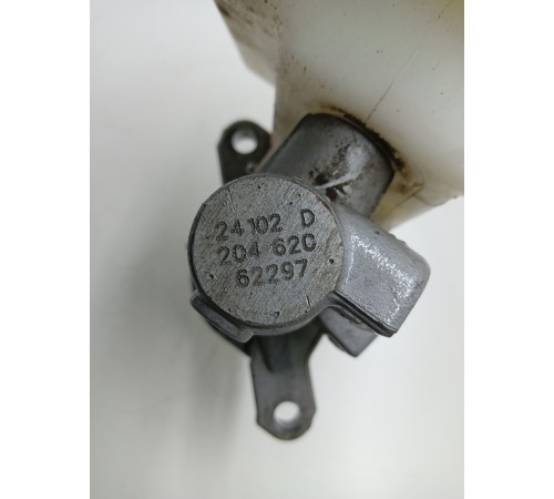 Главный тормозной цилиндр с бачком