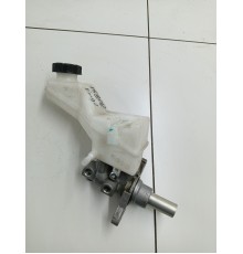 Главный тормозной цилиндр с бачком