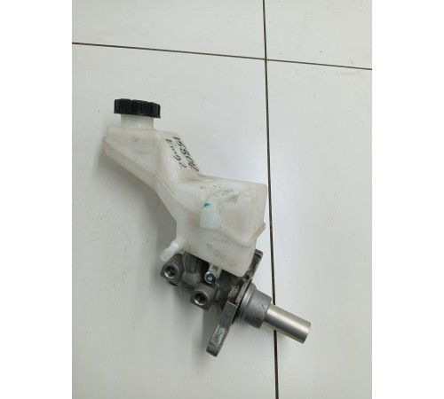 Главный тормозной цилиндр с бачком