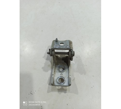 Петля двери(передняя правая нижняя)