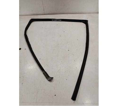 Уплотнитель стекла двери (задний правый)