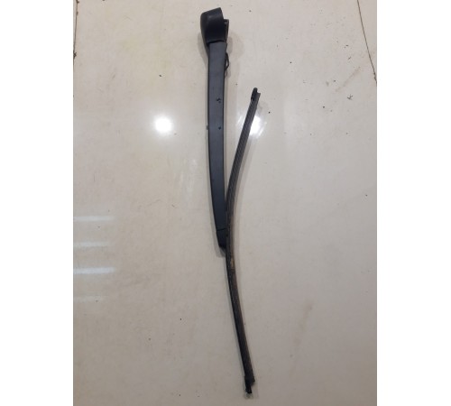 Поводок стеклоочистителя (задний)