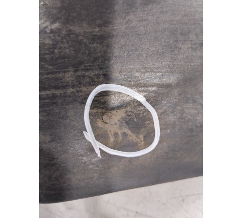 Брызговик передний правый.