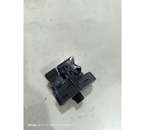 Кнопка стояночного тормоза