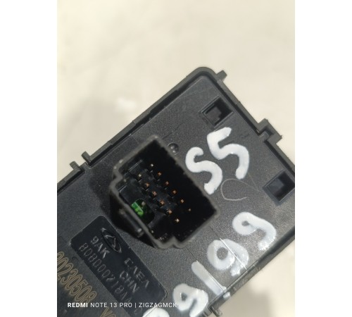 Кнопка стояночного тормоза