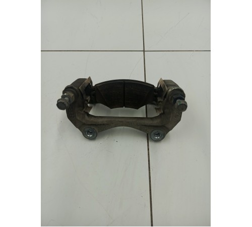 скоба переднего суппорта 