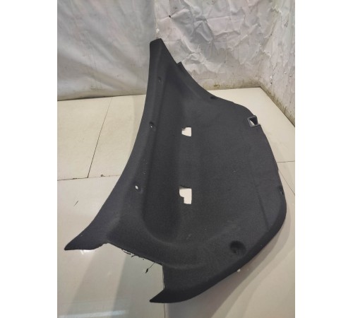 Обшивка крышки багажника