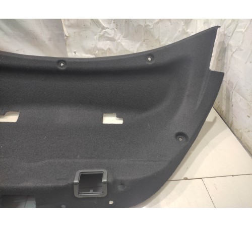 Обшивка крышки багажника