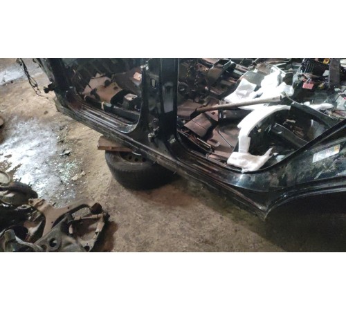 Левый порог со стойкой