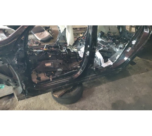 Левый порог со стойкой