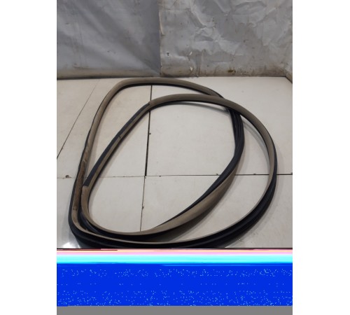 Уплотнитель двери (задний, правый)