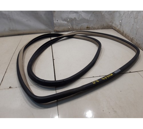 Уплотнитель двери (задний, правый)