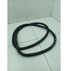 Уплотнитель двери передний левый