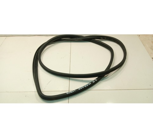 Уплотнитель двери (задний, правый)